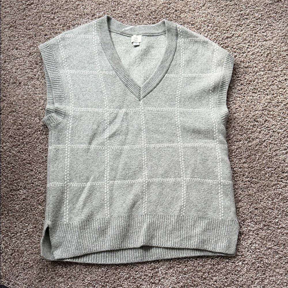 A New Day Gray and White Sweater Vest
